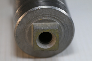 8M2504 Вал