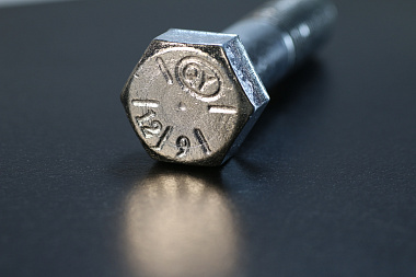 01010-51685 Болт