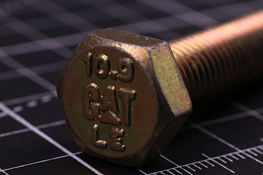 8T4186 Болт